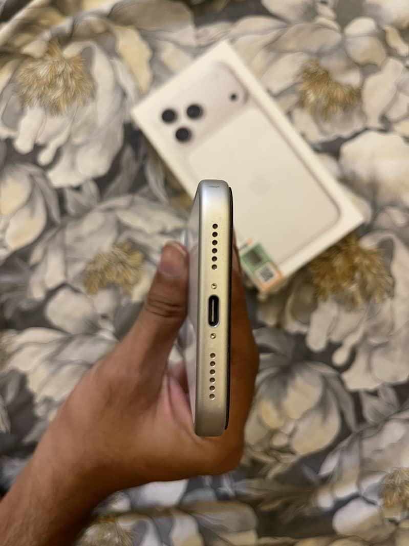 Apple iPhone 17 Pro Max 1