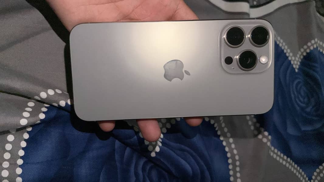 Apple iPhone 15 Pro max 0