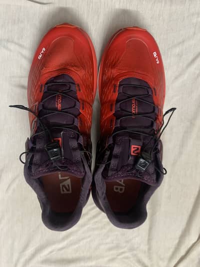 Sports shoes