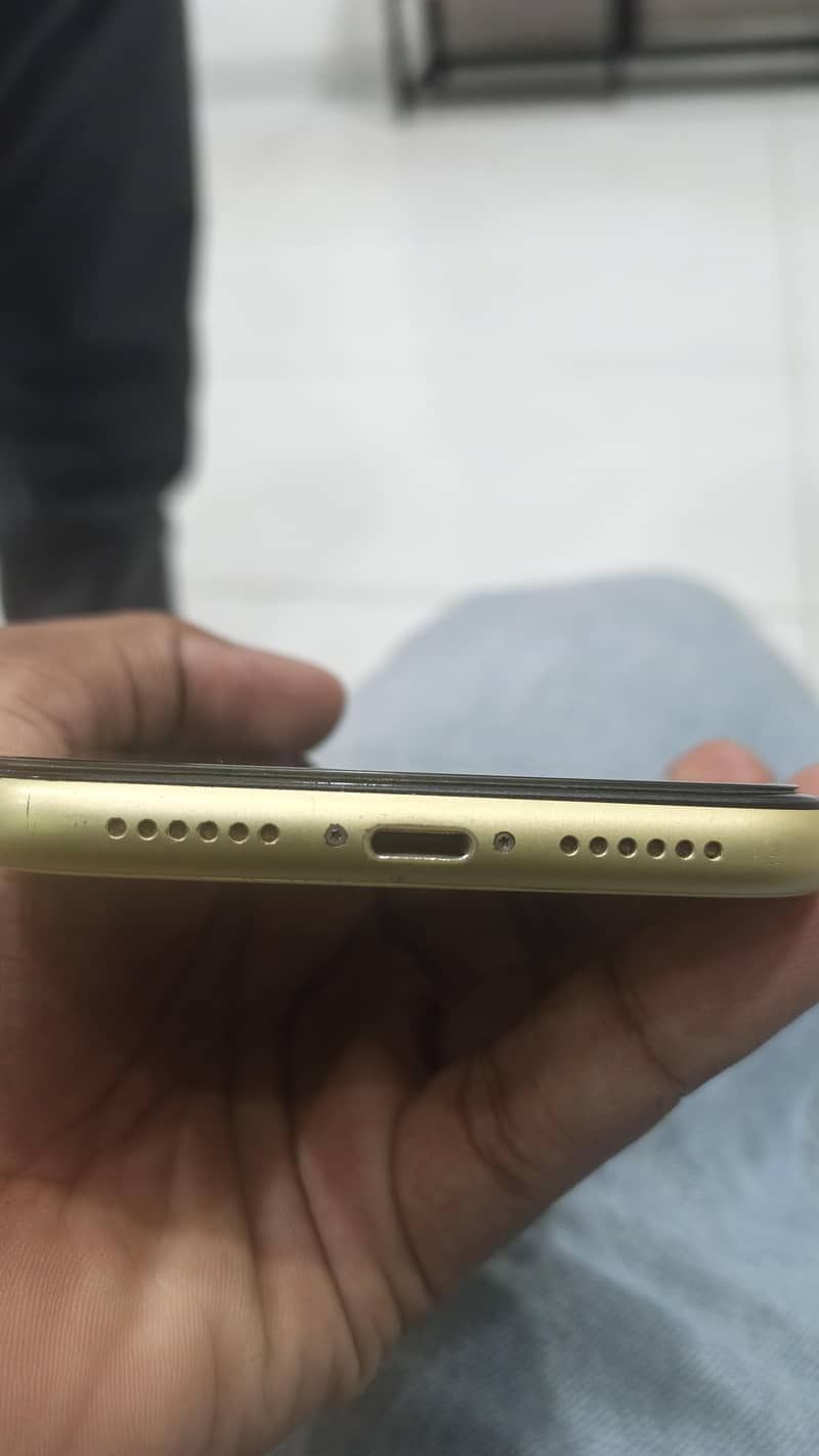 Apple iPhone 11 3