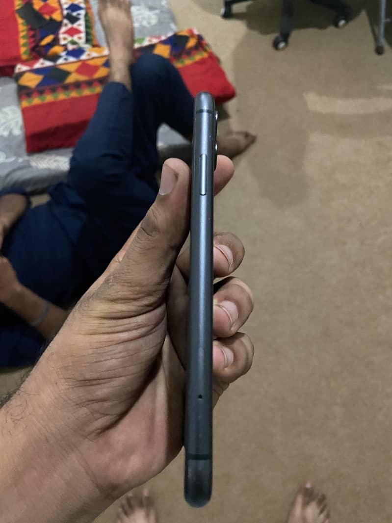 Apple iPhone 11 3