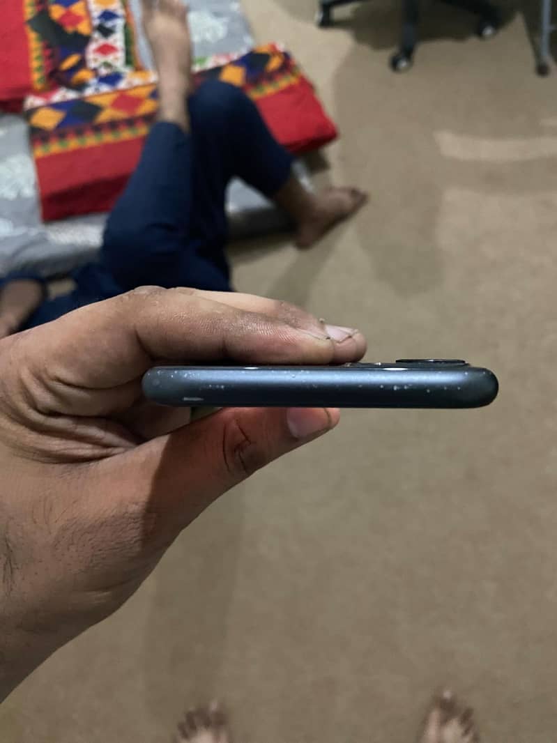 Apple iPhone 11 4