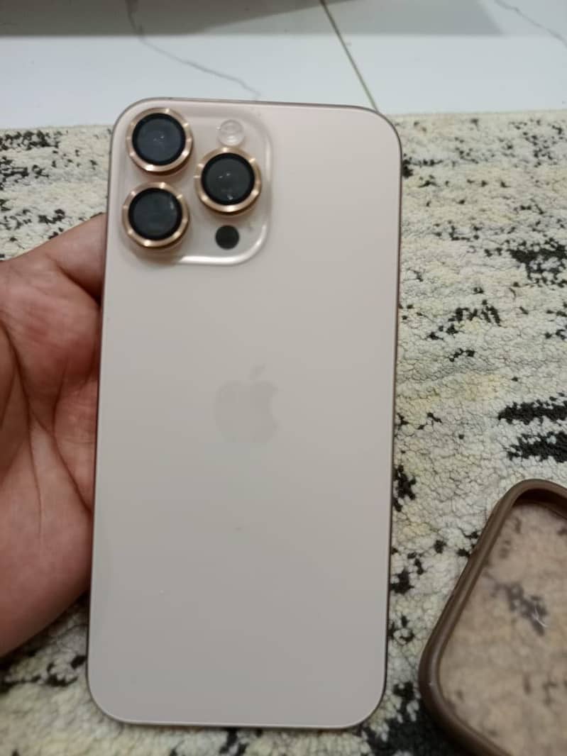 Apple iPhone 16 Pro Max 1