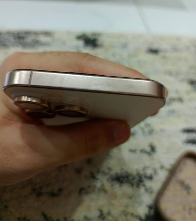 Apple iPhone 16 Pro Max 3