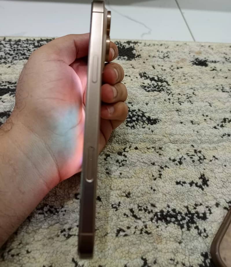 Apple iPhone 16 Pro Max 5