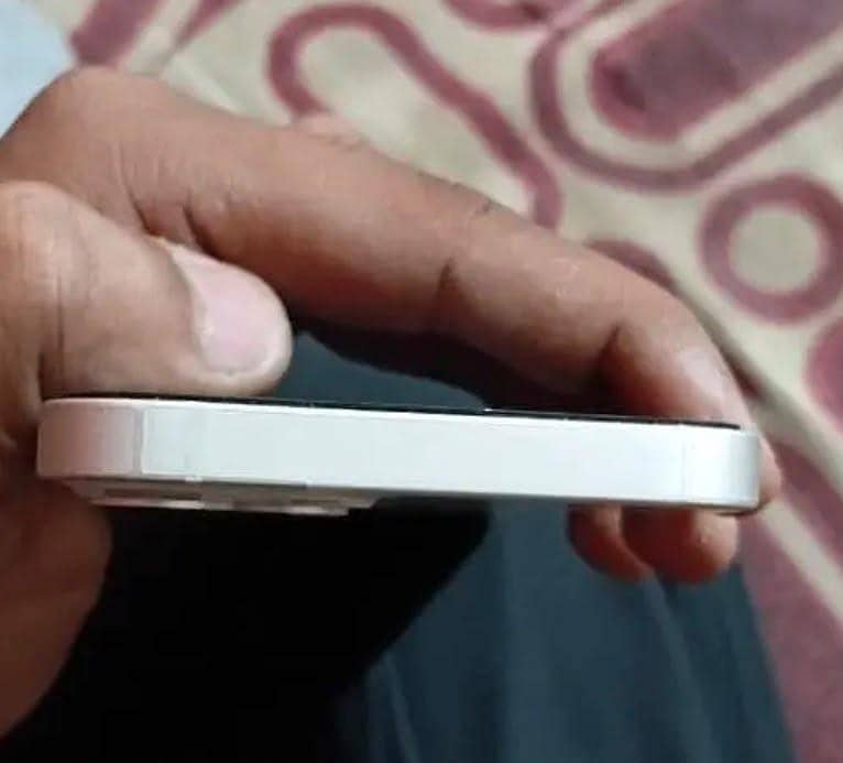 Apple iPhone 13 2