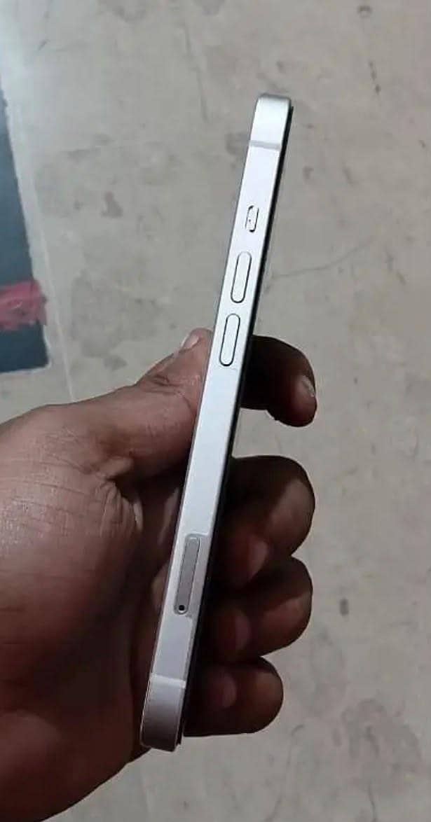 Apple iPhone 13 5
