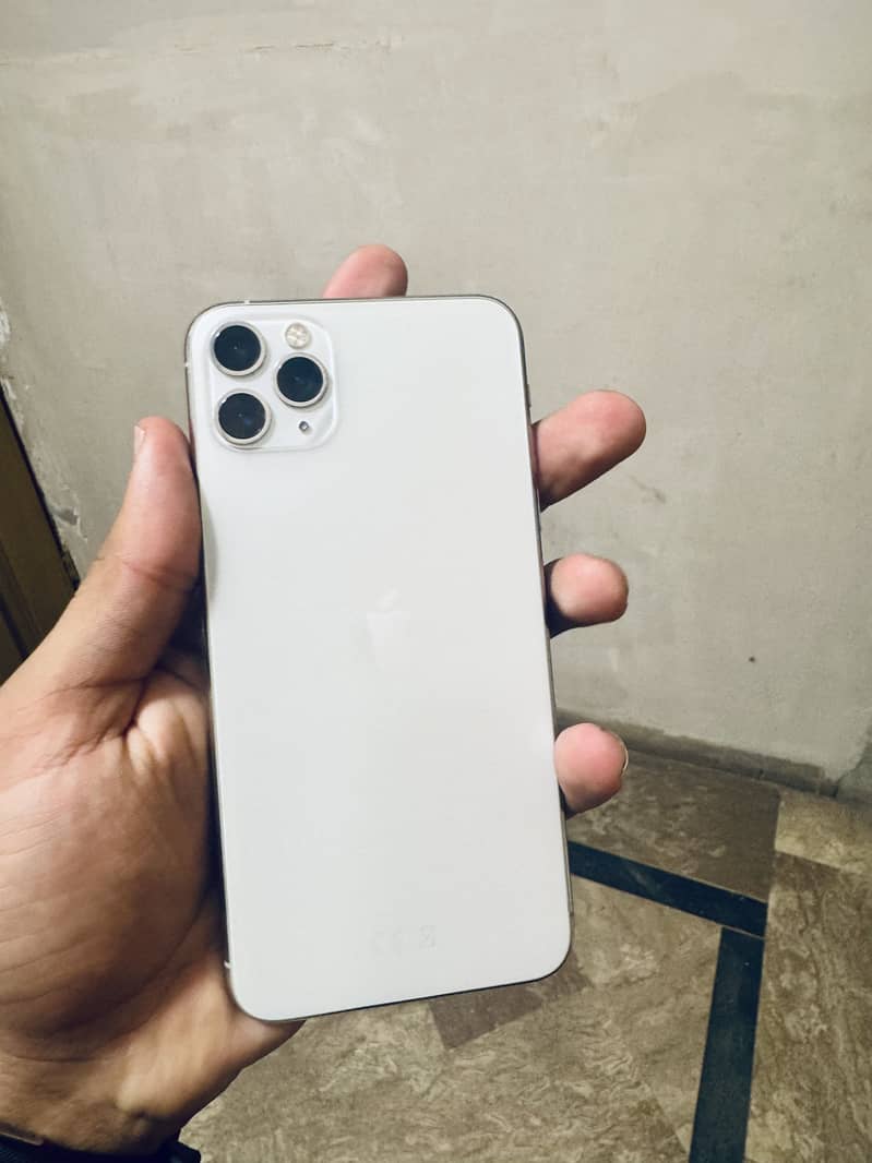 iPhone 11 Pro Max 4