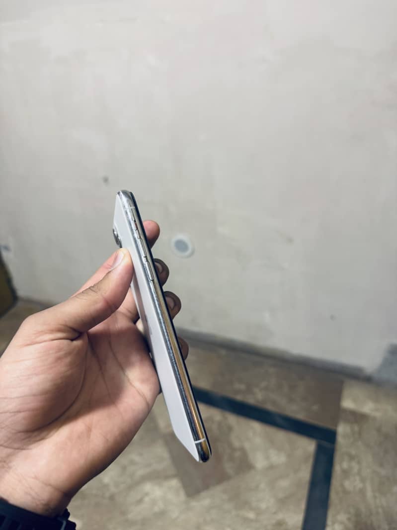 iPhone 11 Pro Max 5