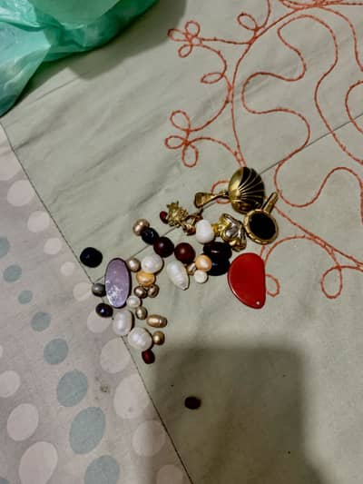 Vintage Jewelry Craft Lot - Mixed Beads & Earring Pieces antique item
