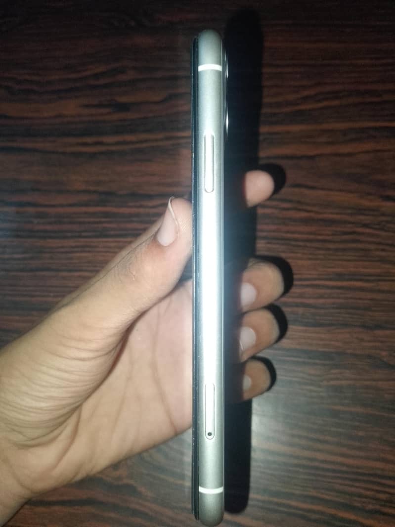Apple iPhone 11 1