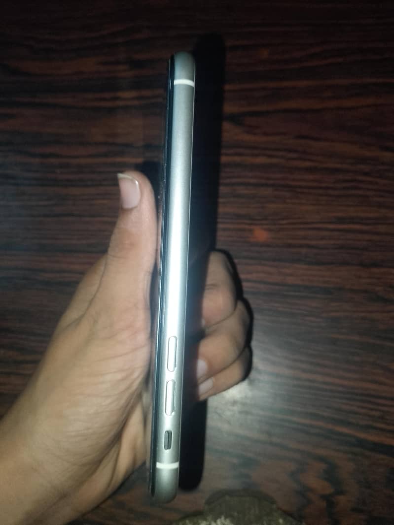 Apple iPhone 11 3