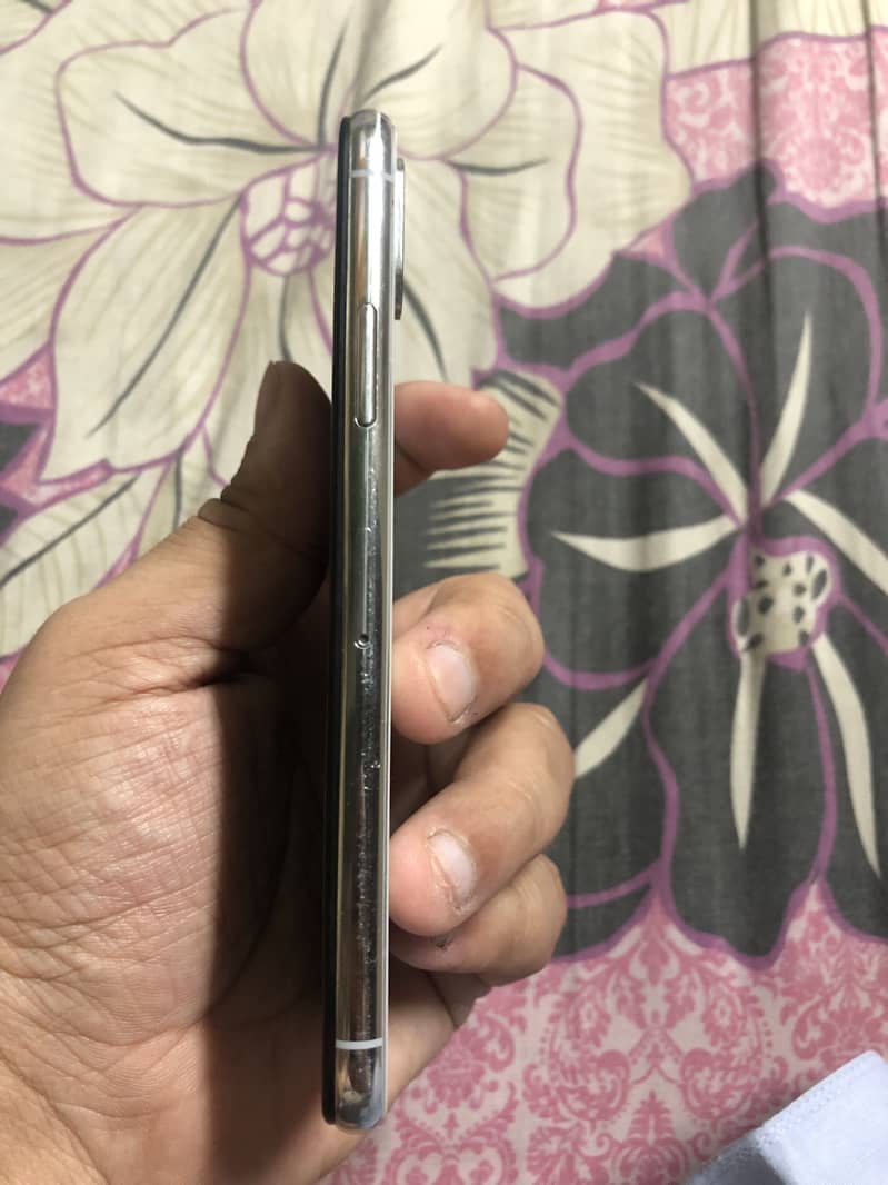 Apple iPhone X 3