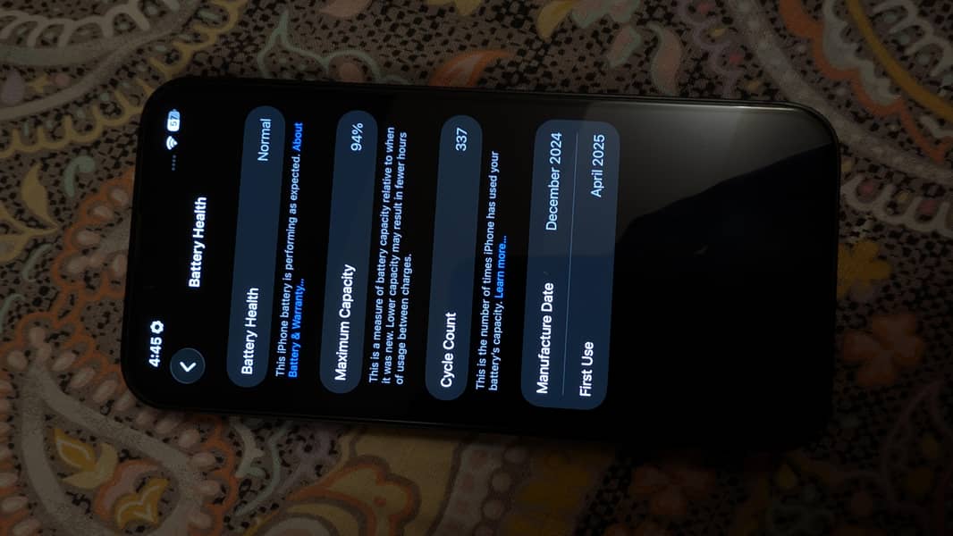Apple iPhone 16e 5