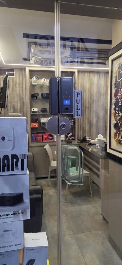 Glass Door Smart lock GS01B , Physical remote unlocking, digital lock