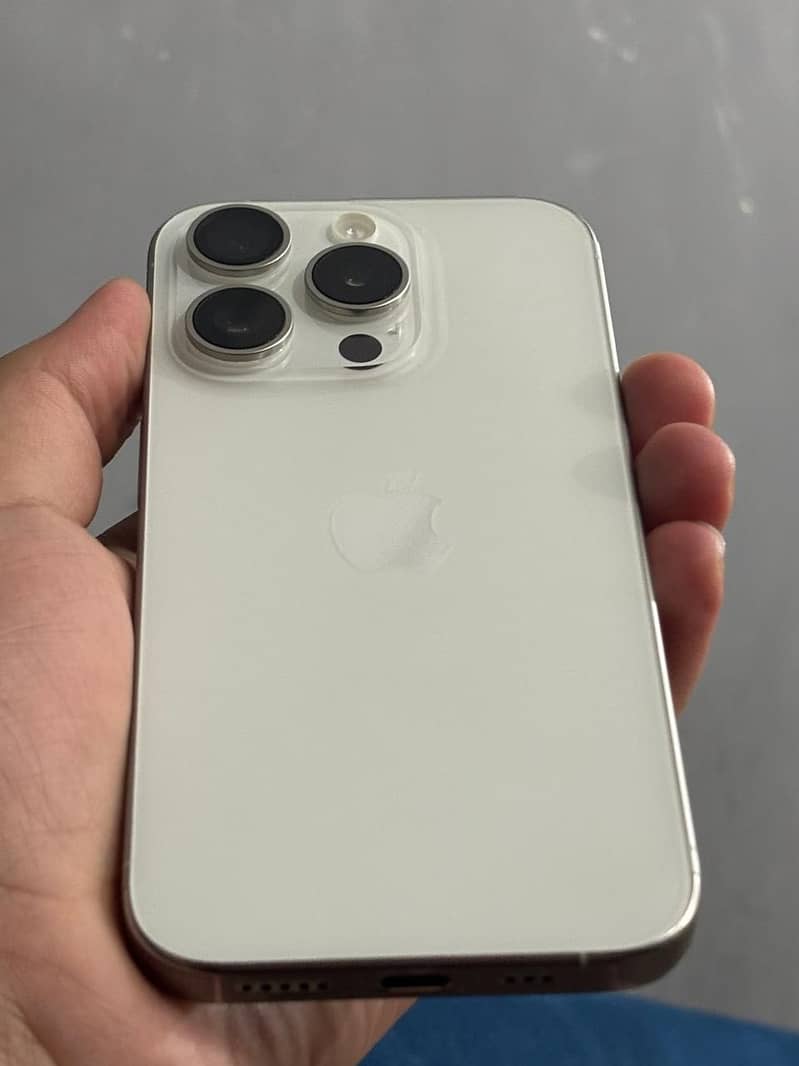 Apple iPhone 15 Pro 1