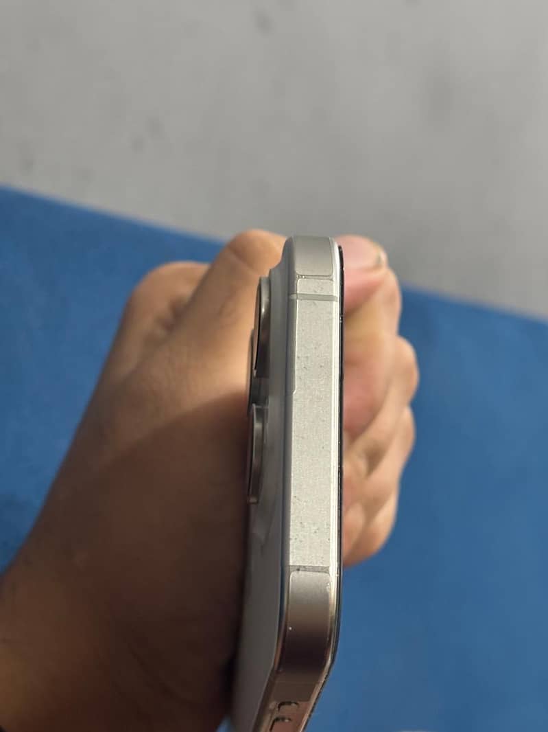 Apple iPhone 15 Pro 2