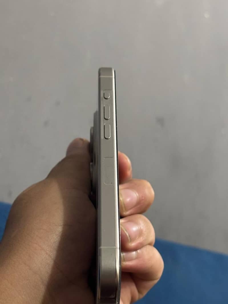 Apple iPhone 15 Pro 3