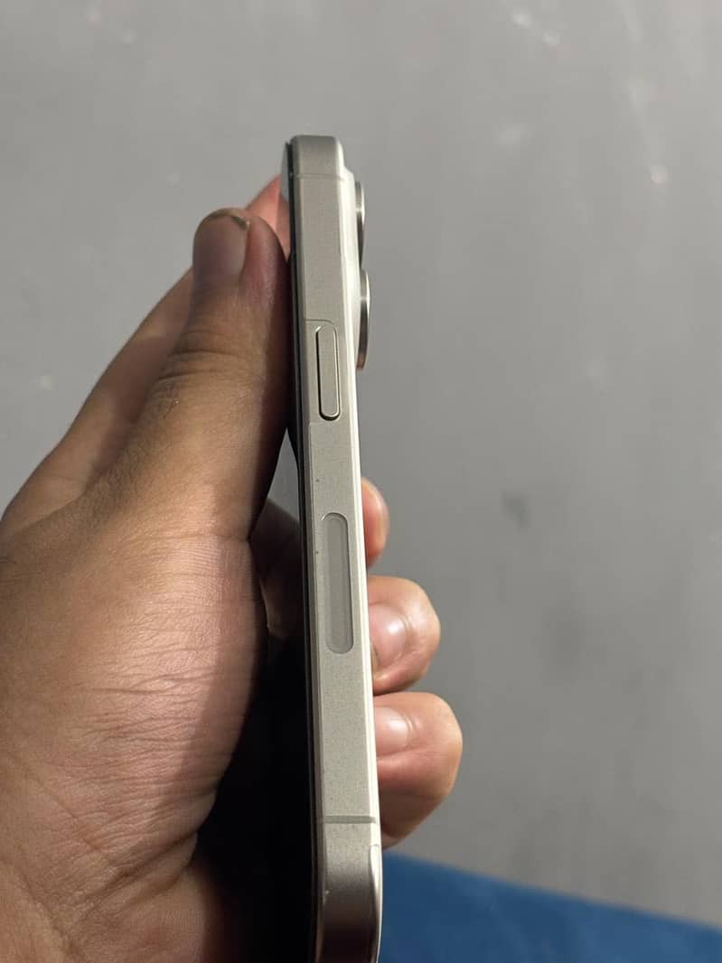 Apple iPhone 15 Pro 6