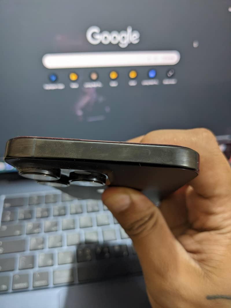 Apple iPhone 16 Pro Max 4