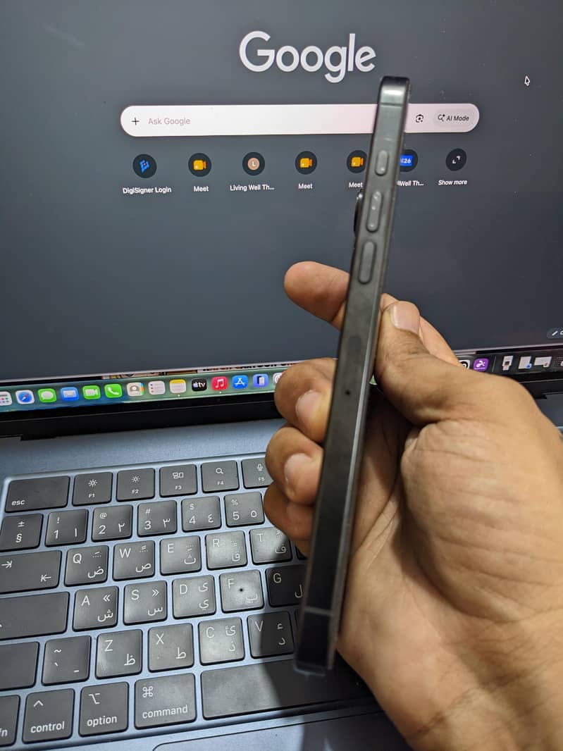 Apple iPhone 16 Pro Max 6