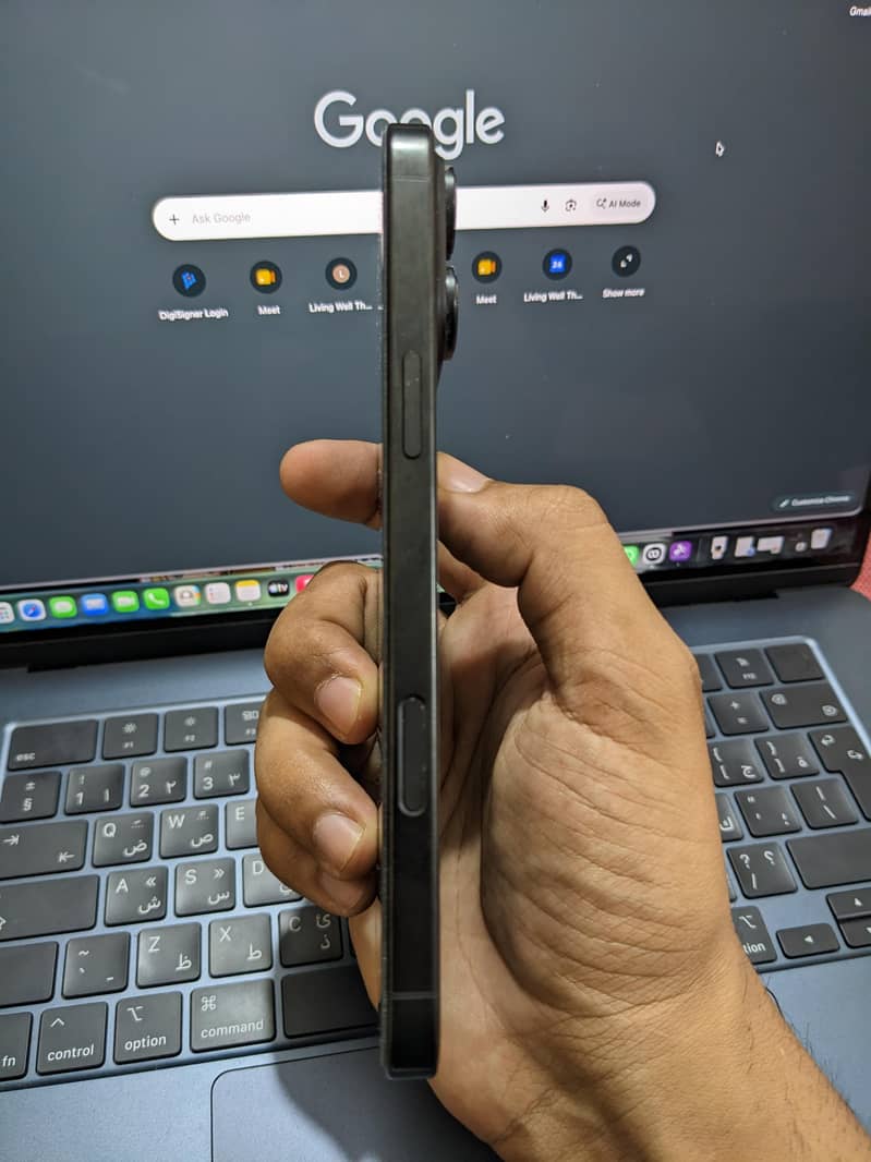 Apple iPhone 16 Pro Max 3