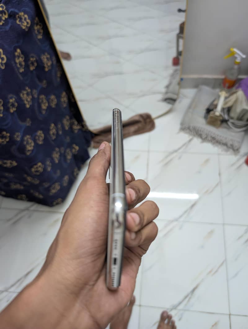 Apple iPhone 11 Pro Max 3