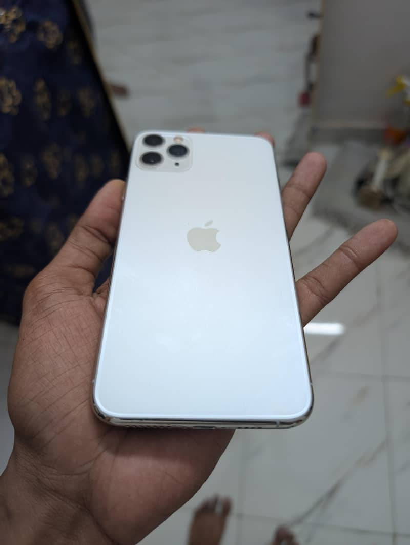 Apple iPhone 11 Pro Max 4
