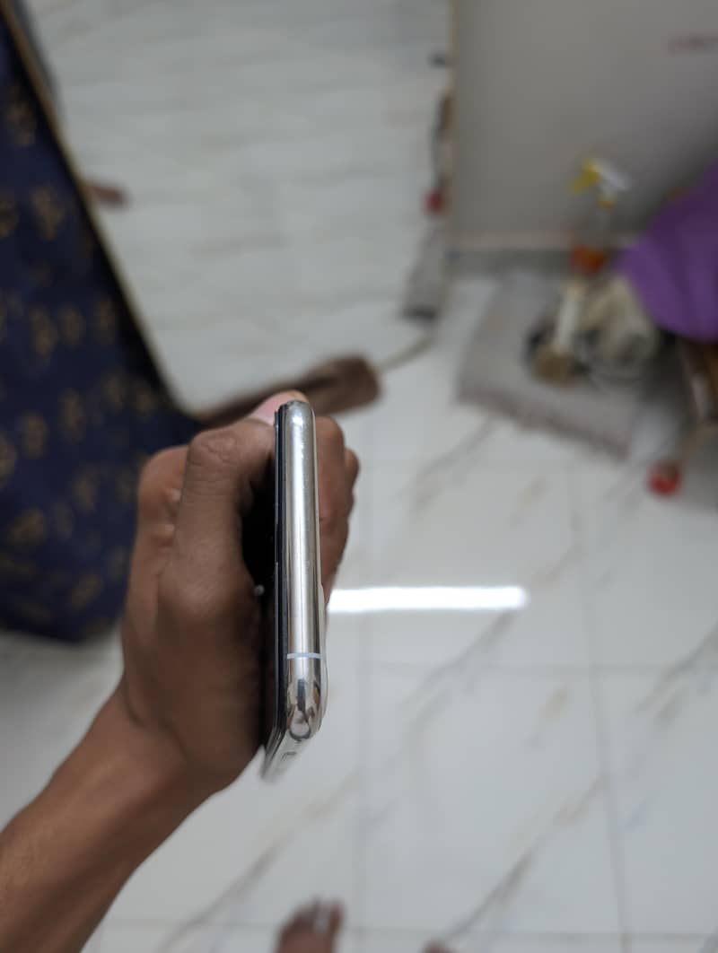 Apple iPhone 11 Pro Max 5