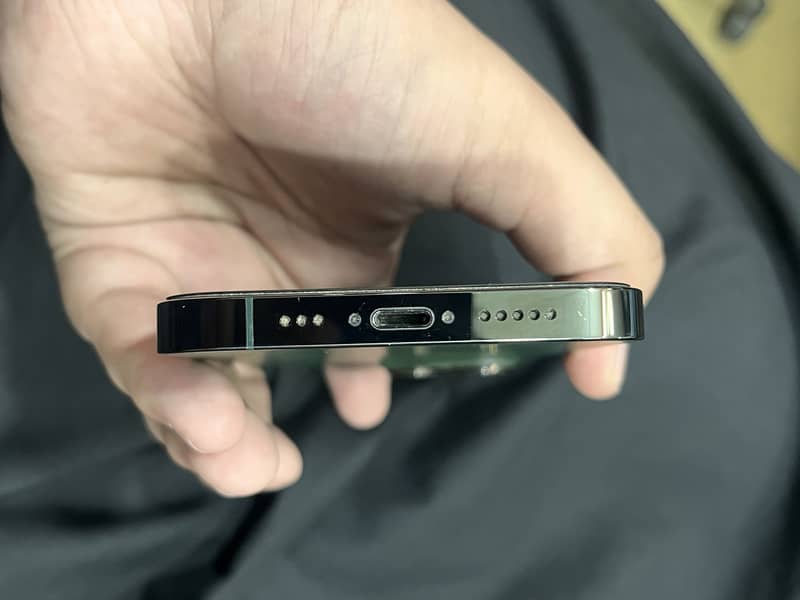 Apple iPhone 13 Pro 2