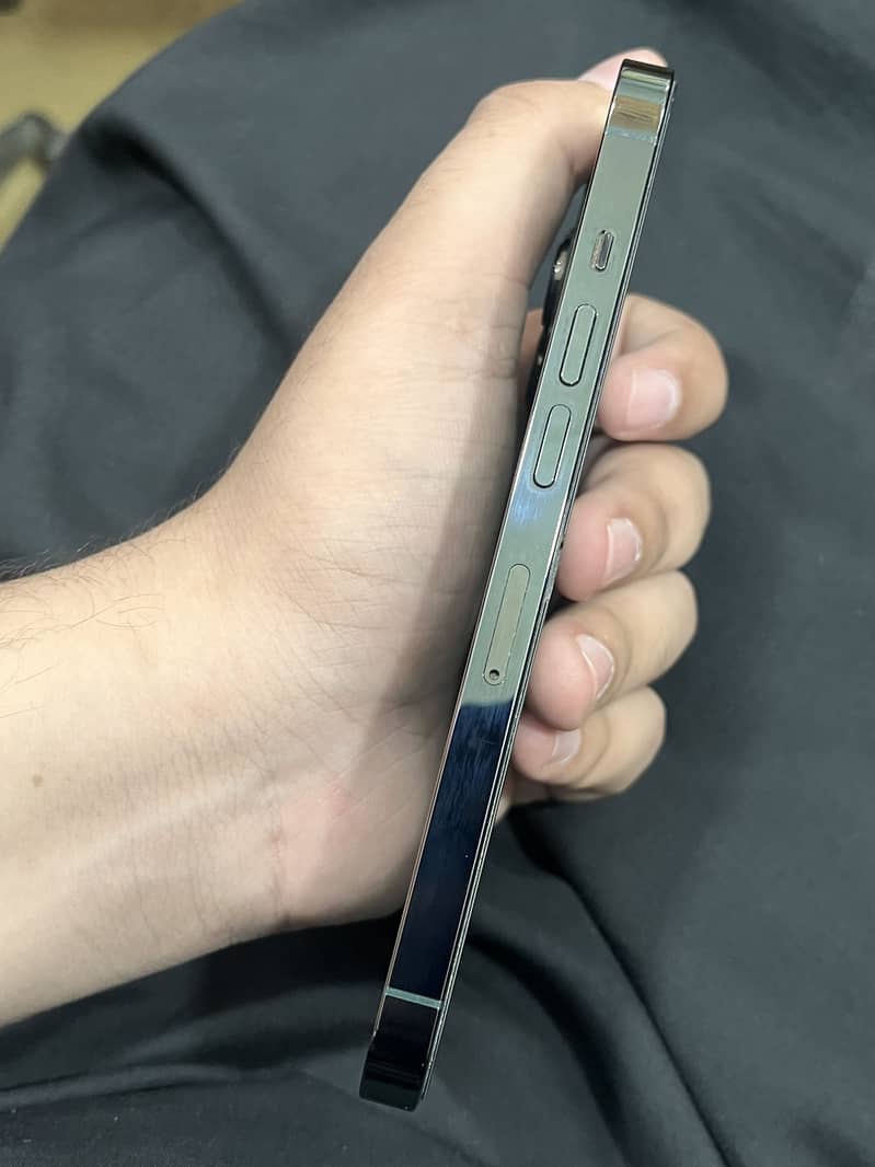 Apple iPhone 13 Pro 4