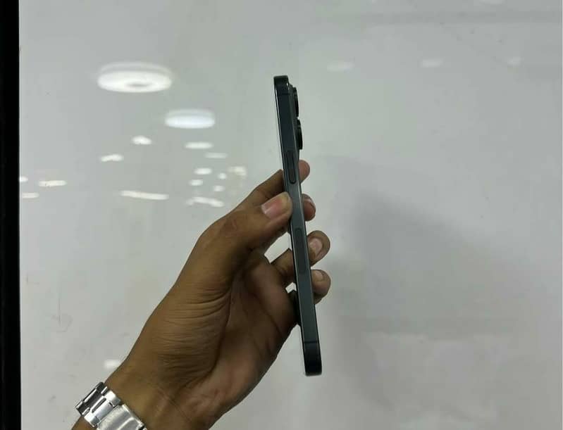 Apple iPhone 15 Pro Max 1