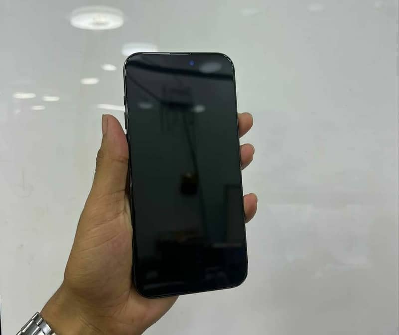 Apple iPhone 15 Pro Max 2