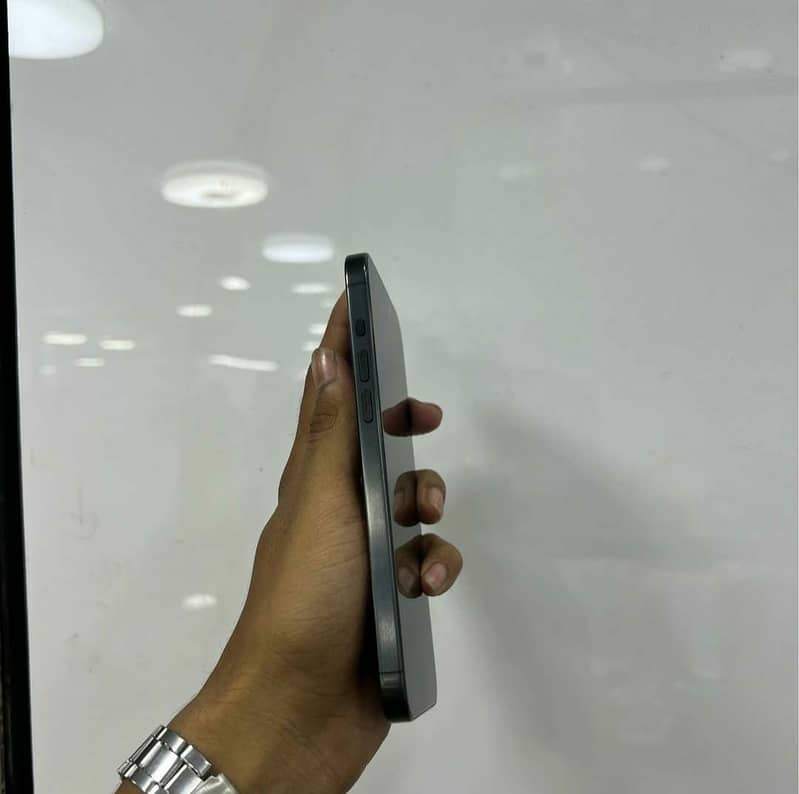 Apple iPhone 15 Pro Max 3