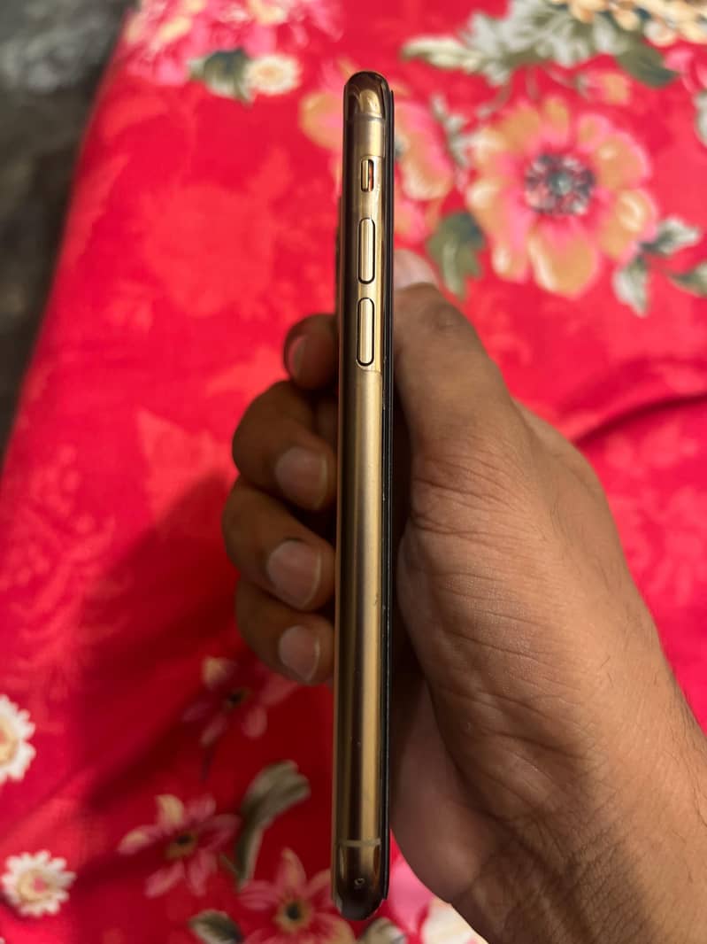 Apple iPhone 11 Pro 2