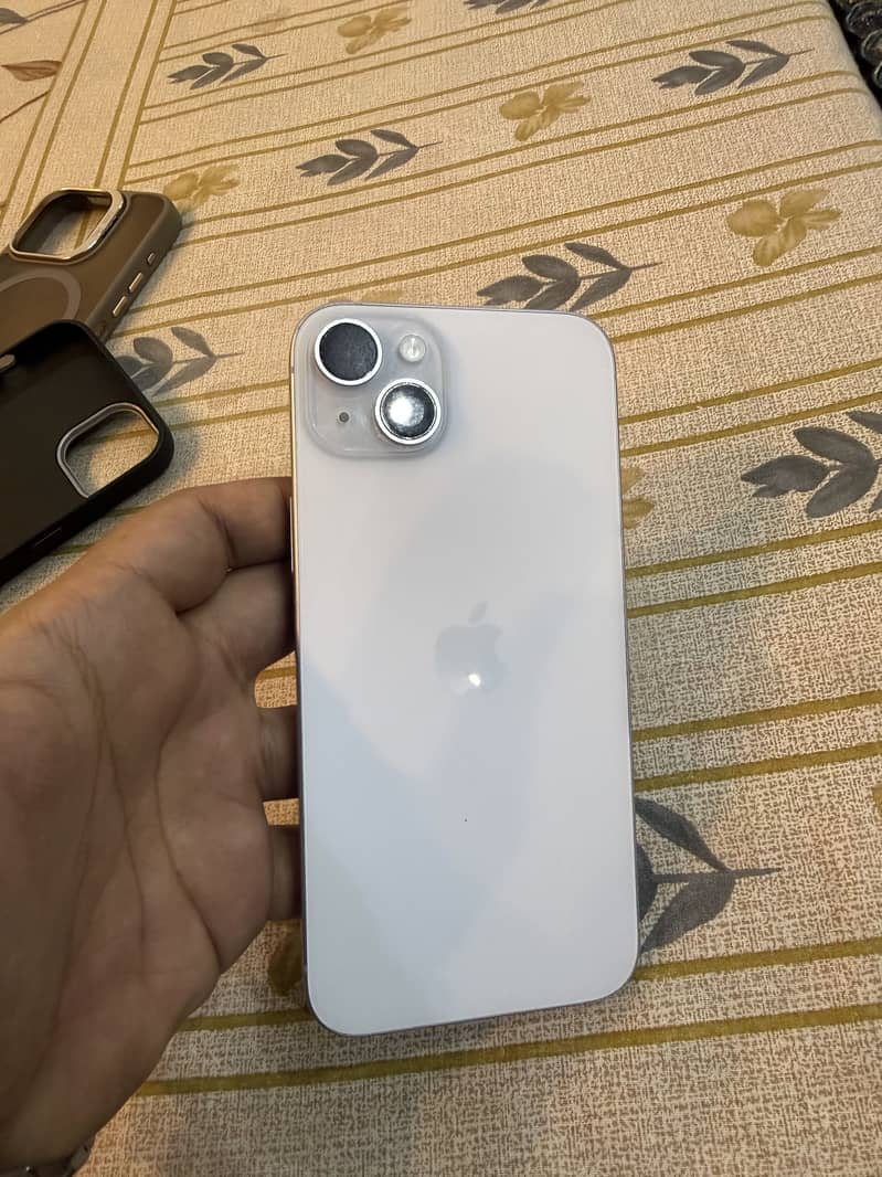 Apple iPhone 15 plus 3