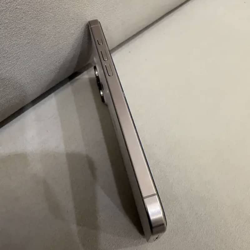 Iphone 16 pro max desert titanium 1