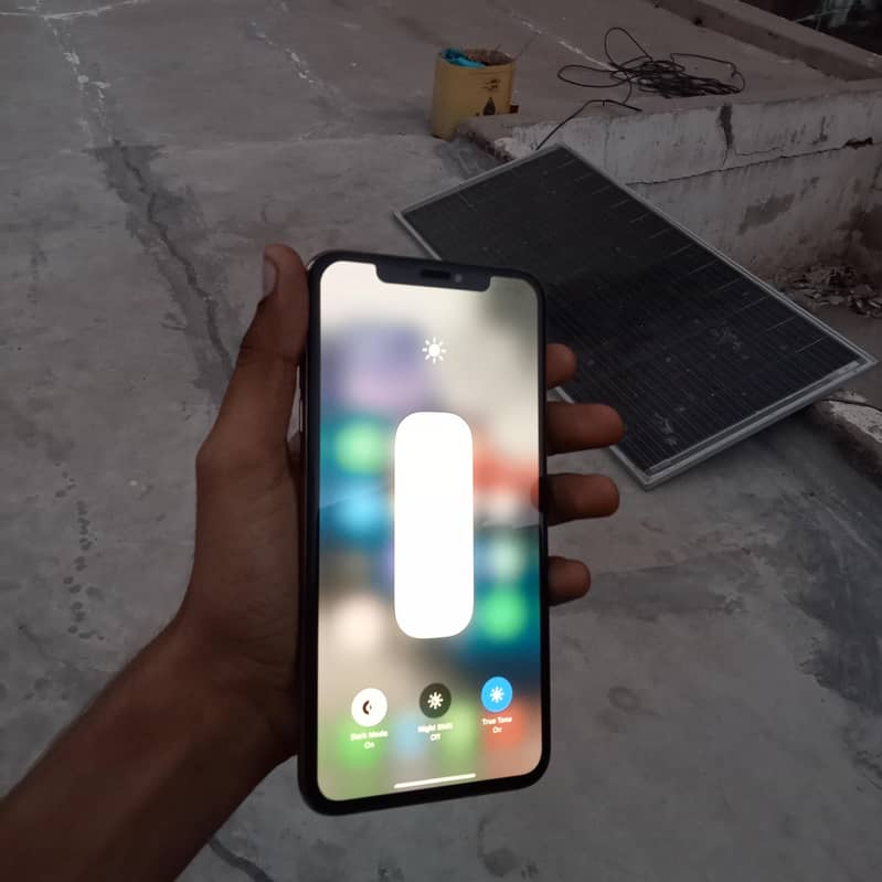 Apple iPhone XS Max 4