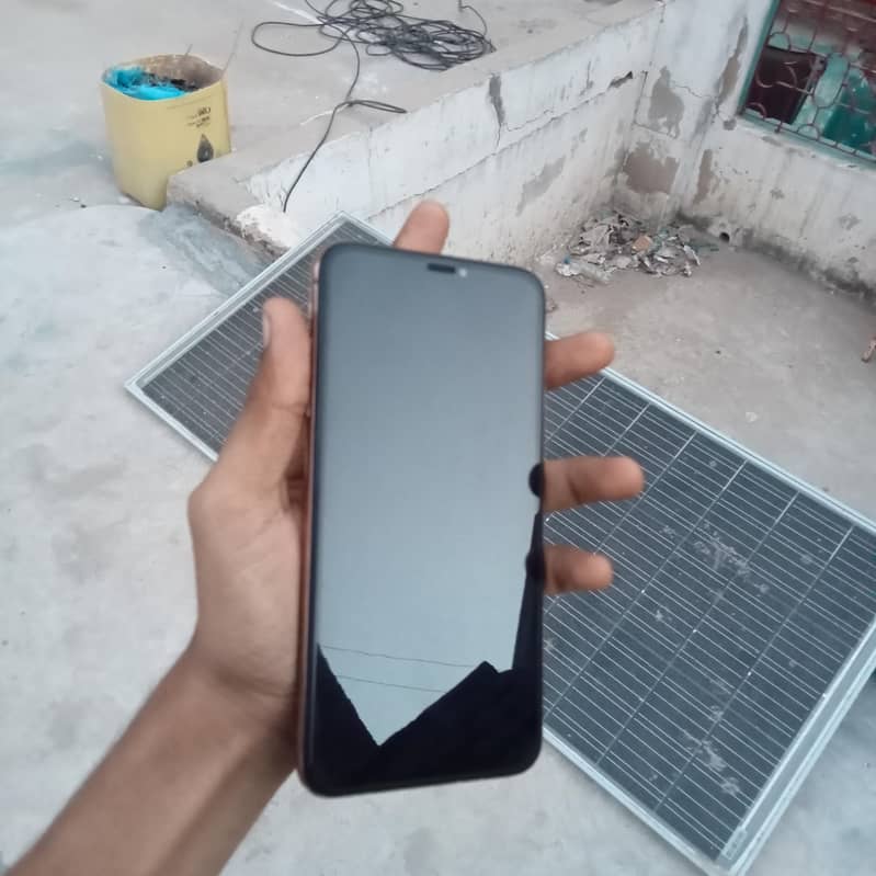 Apple iPhone XS Max 5