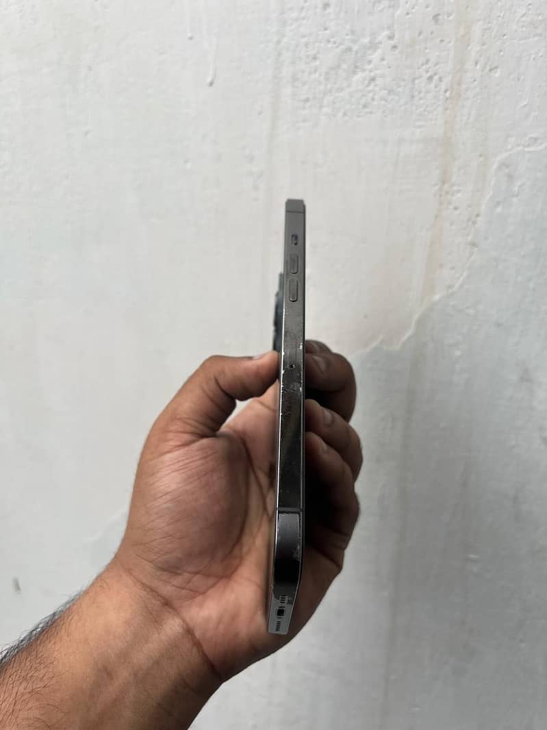 Apple iPhone 12 Pro Max 4