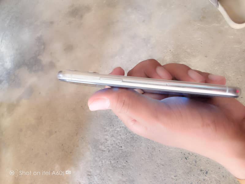 Apple iPhone 11 Pro 4