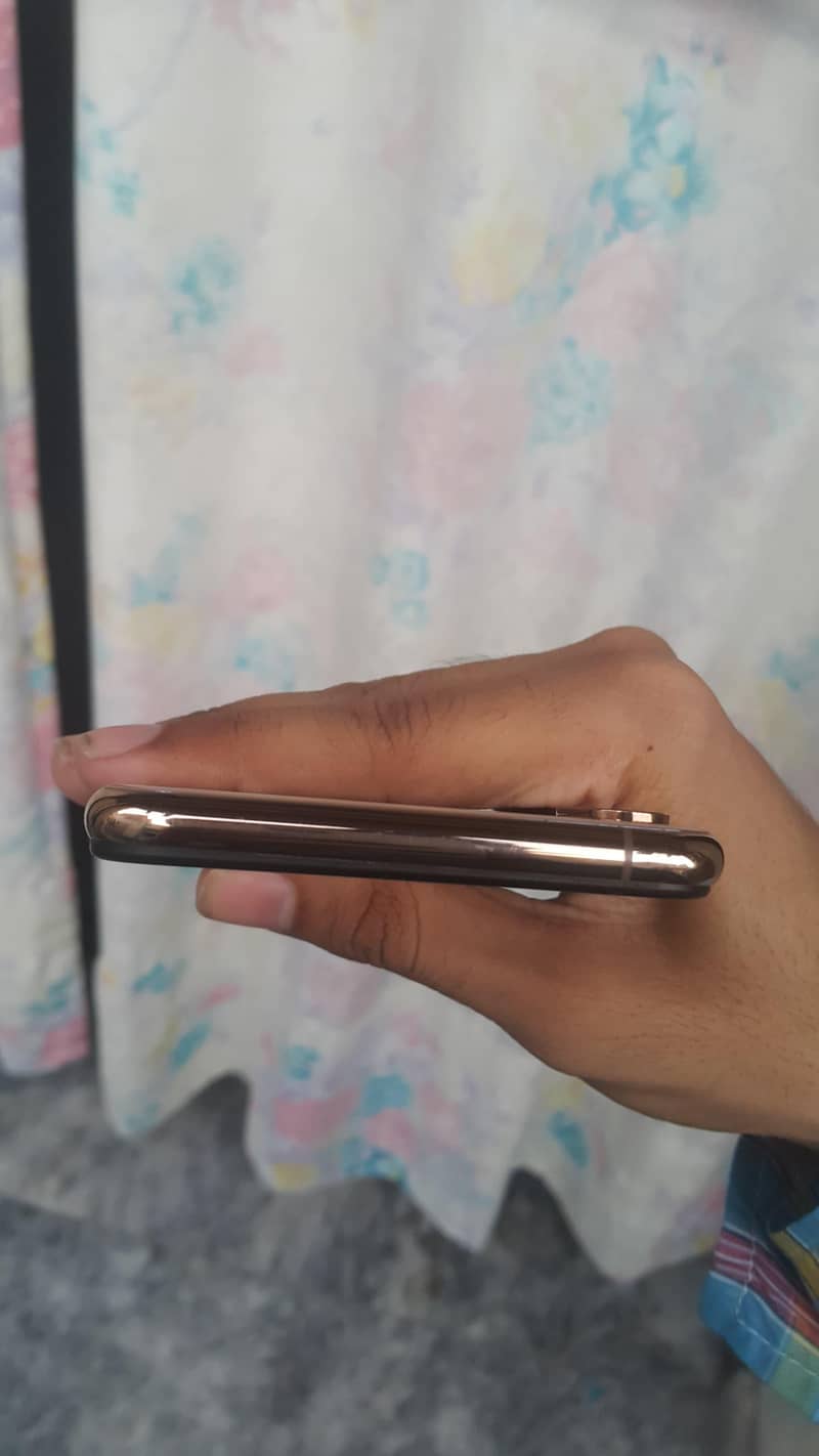 Apple iPhone XS Max 6