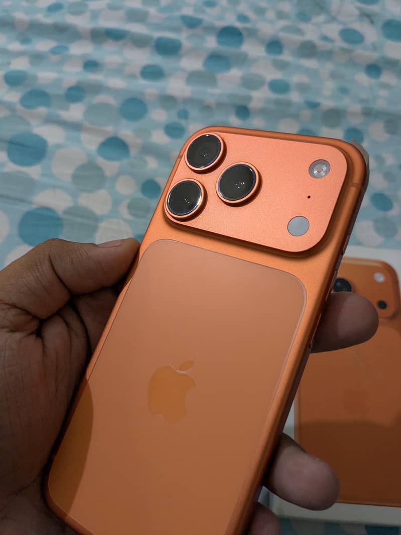 Apple iPhone 17 Pro Max 4