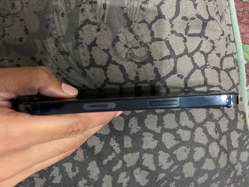 Apple iPhone 13 2