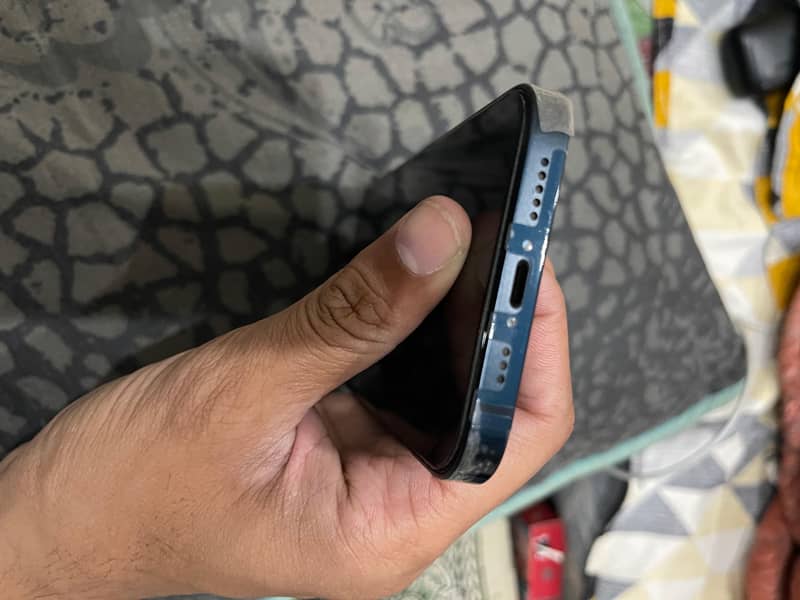 Apple iPhone 13 4