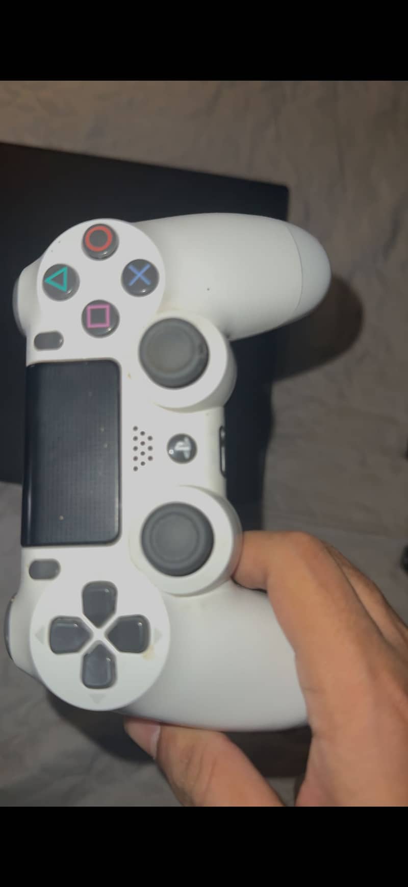 PS4 PRO 1TB 2 CONTROLLERS 2