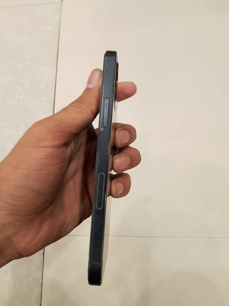 Apple iPhone 12 6