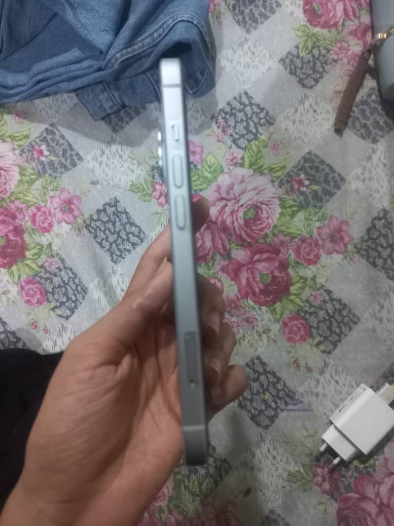 Apple iPhone 15 3