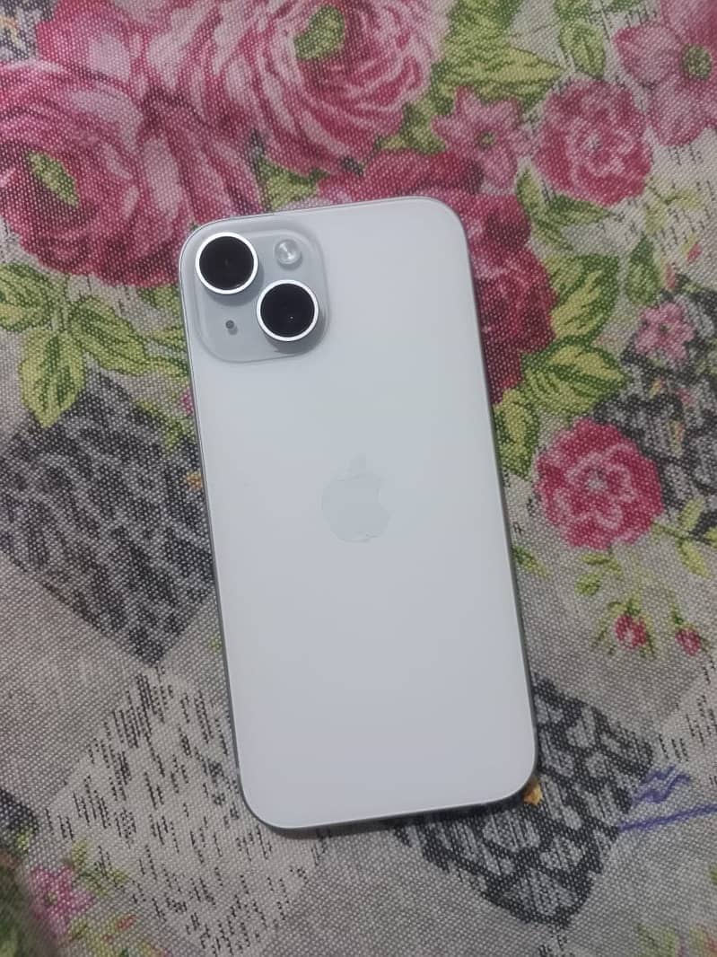 Apple iPhone 15 4
