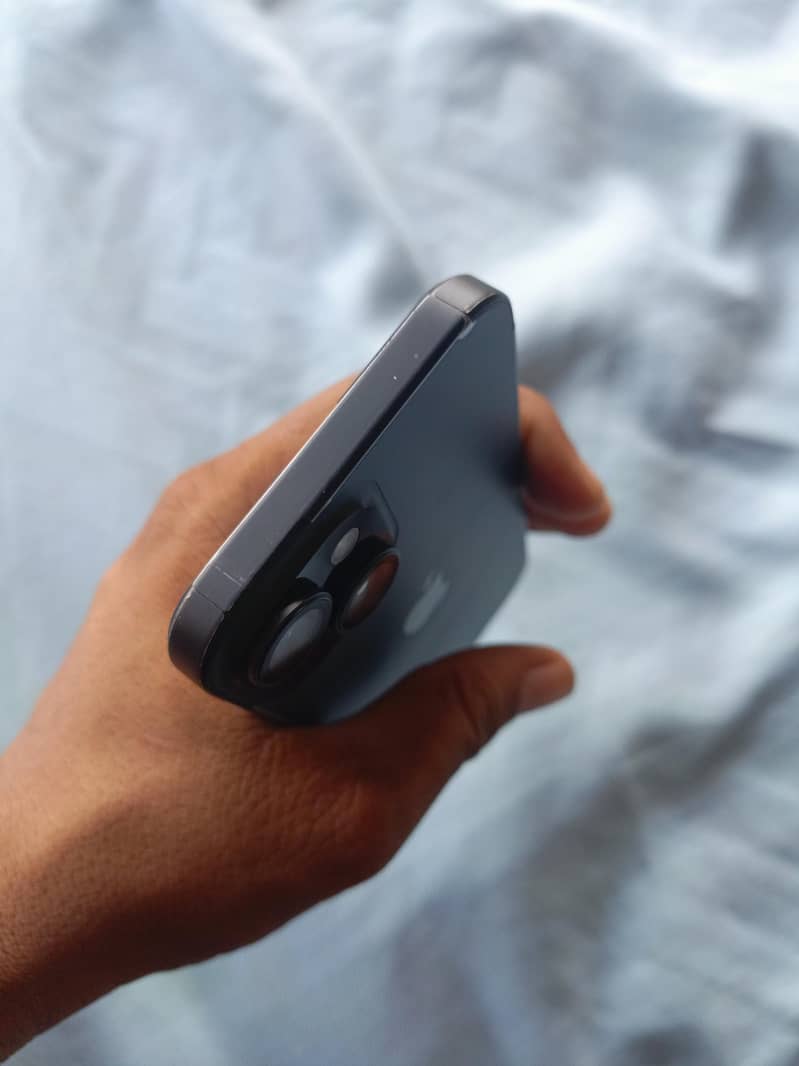 Apple iPhone 15 6